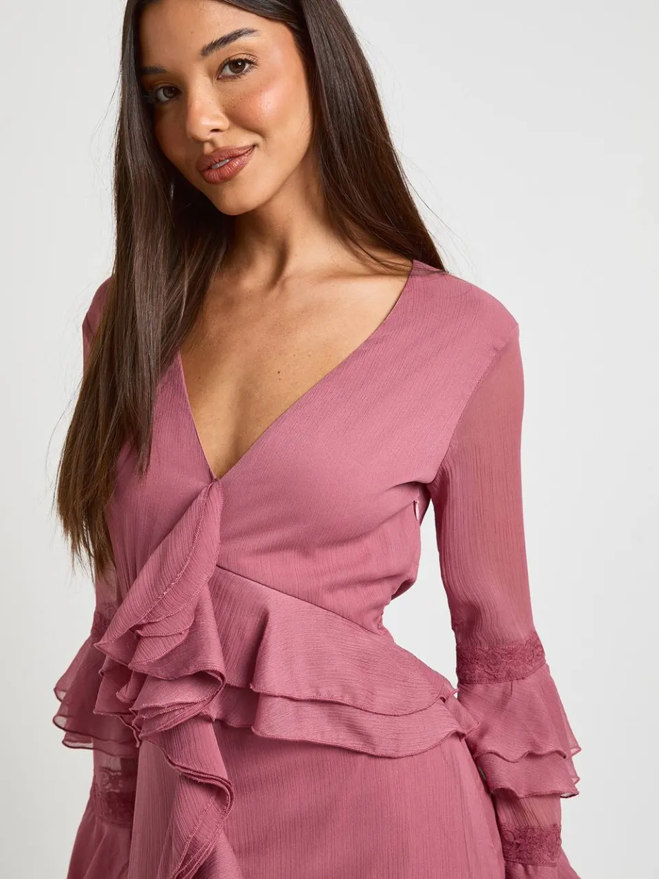 boohoo Dames Chiffon Ruches Kant Detail Maxi Jurk roos, foto 3