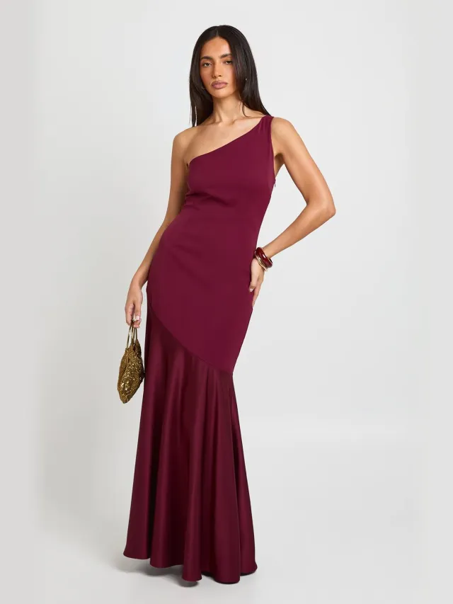 boohoo Dames Asymmetrische Maxi-jurk Met Crêpe En Satijn Mix Bordeaux Rood
