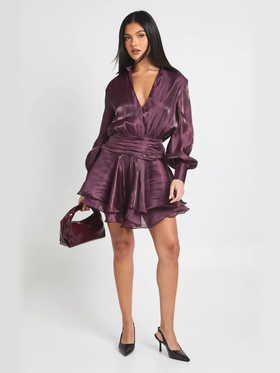 boohoo Dames Getextureerde Satijn Gerimpelde Ruches Mini Jurk Bordeaux Rood