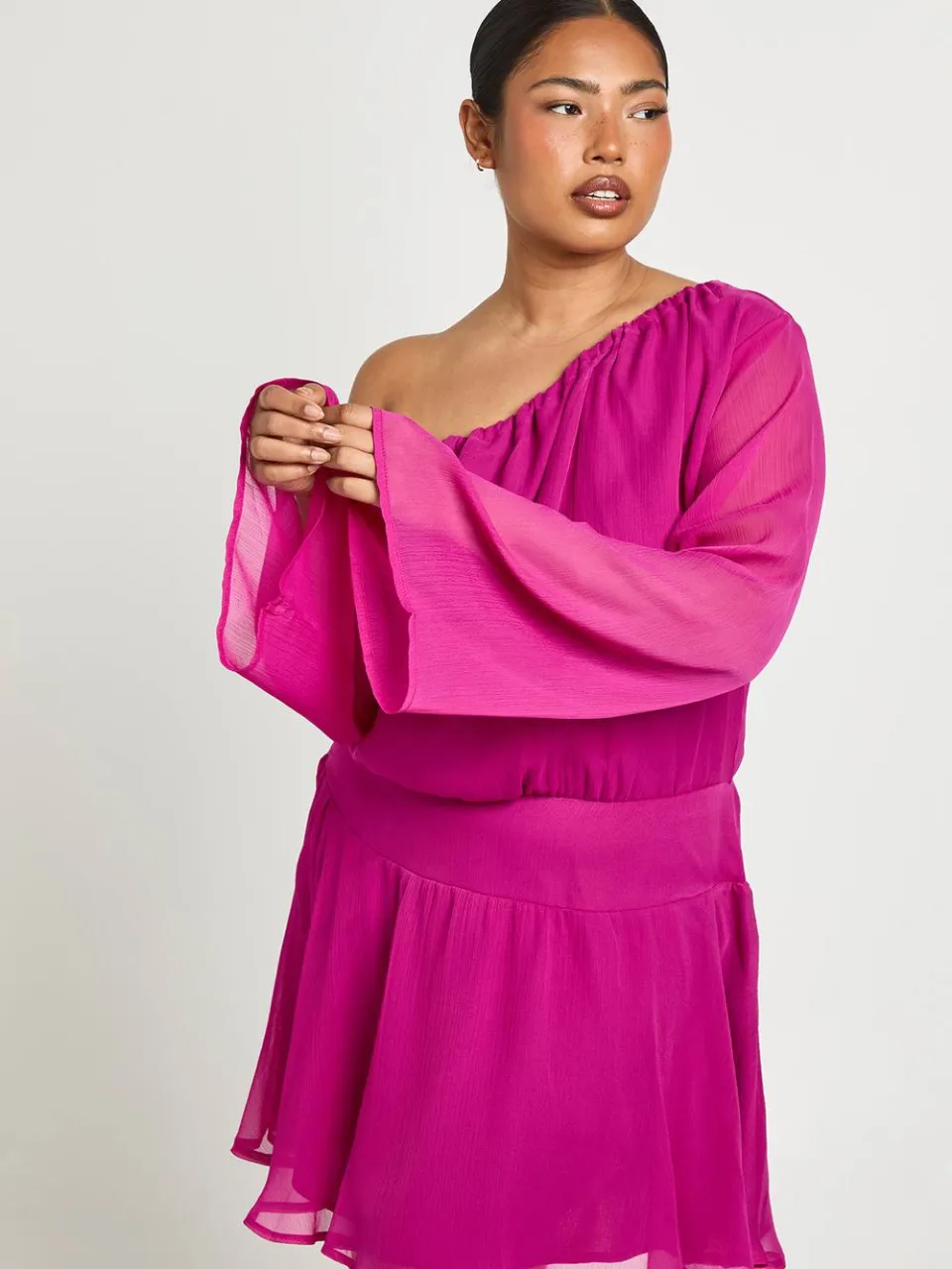 boohoo Dames Plus Chiffon Asymmetrische Skater Jurk fuchsia, foto 3