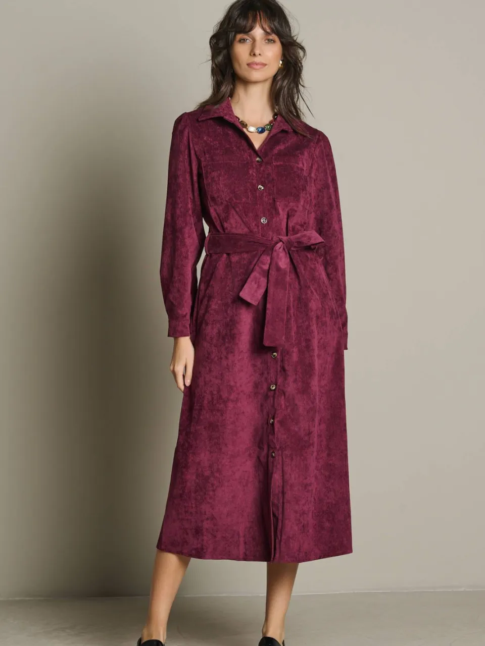 LOLALIZA fluwelen midi blousejurk - aubergine