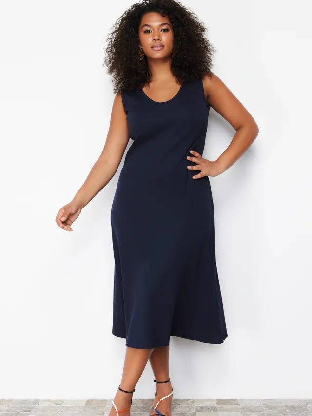 Trendyol Curve Dames Donkerblauw Effen Midi Mouwloos Casual A-lijn Grote maten Jurk marineblauw/blauw, foto 2
