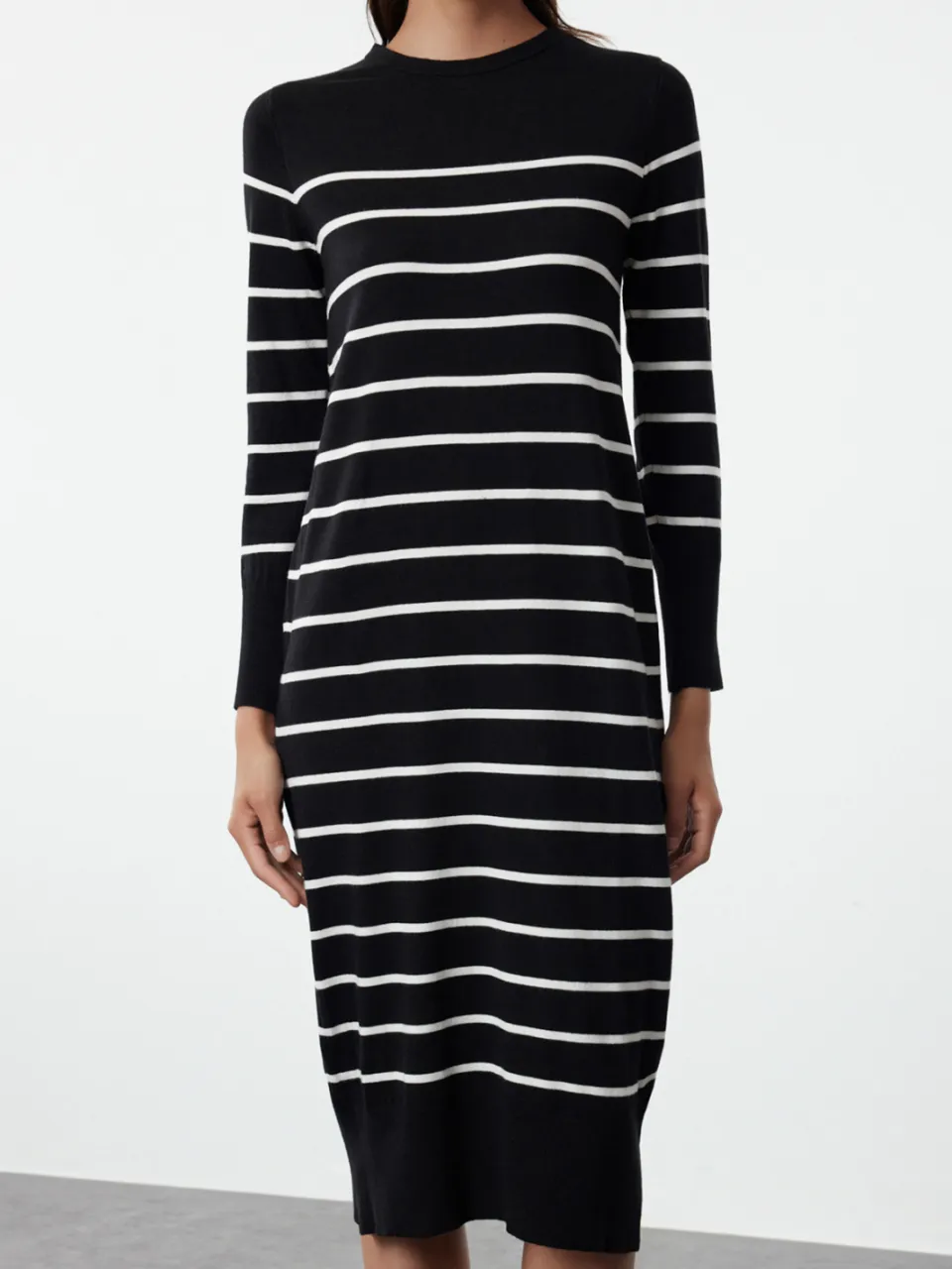 Trendyol TRENDYOLMİLLA Dames Zwart Gestreept Midi Lang Casual Recht Jurken, foto 2