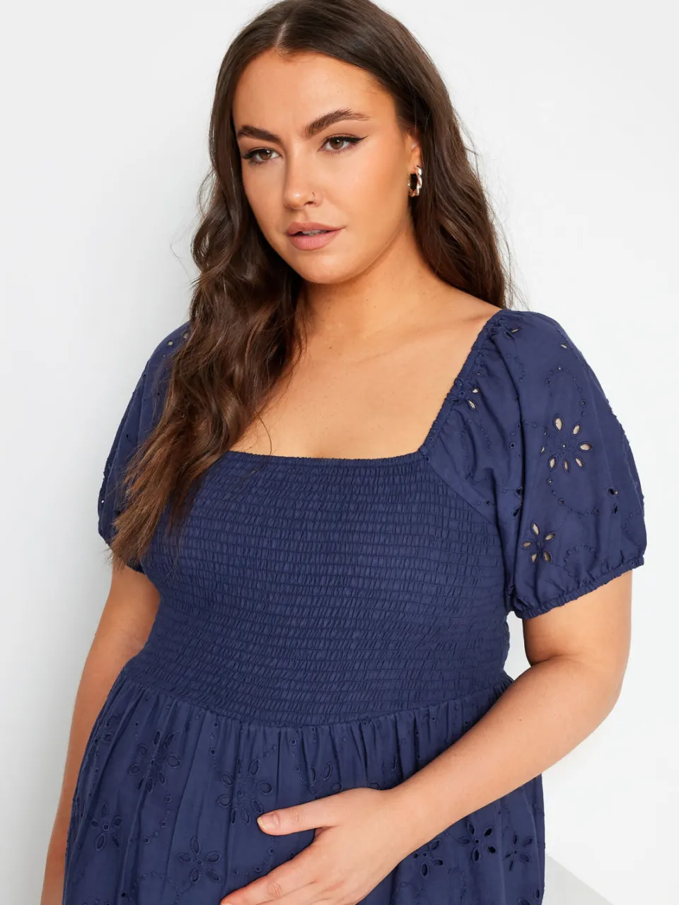 Bump It Up Maternity Midijurk Van Broderie Met Korte Mouwen En Smokwerk In Donkerblauw blauw, foto 3
