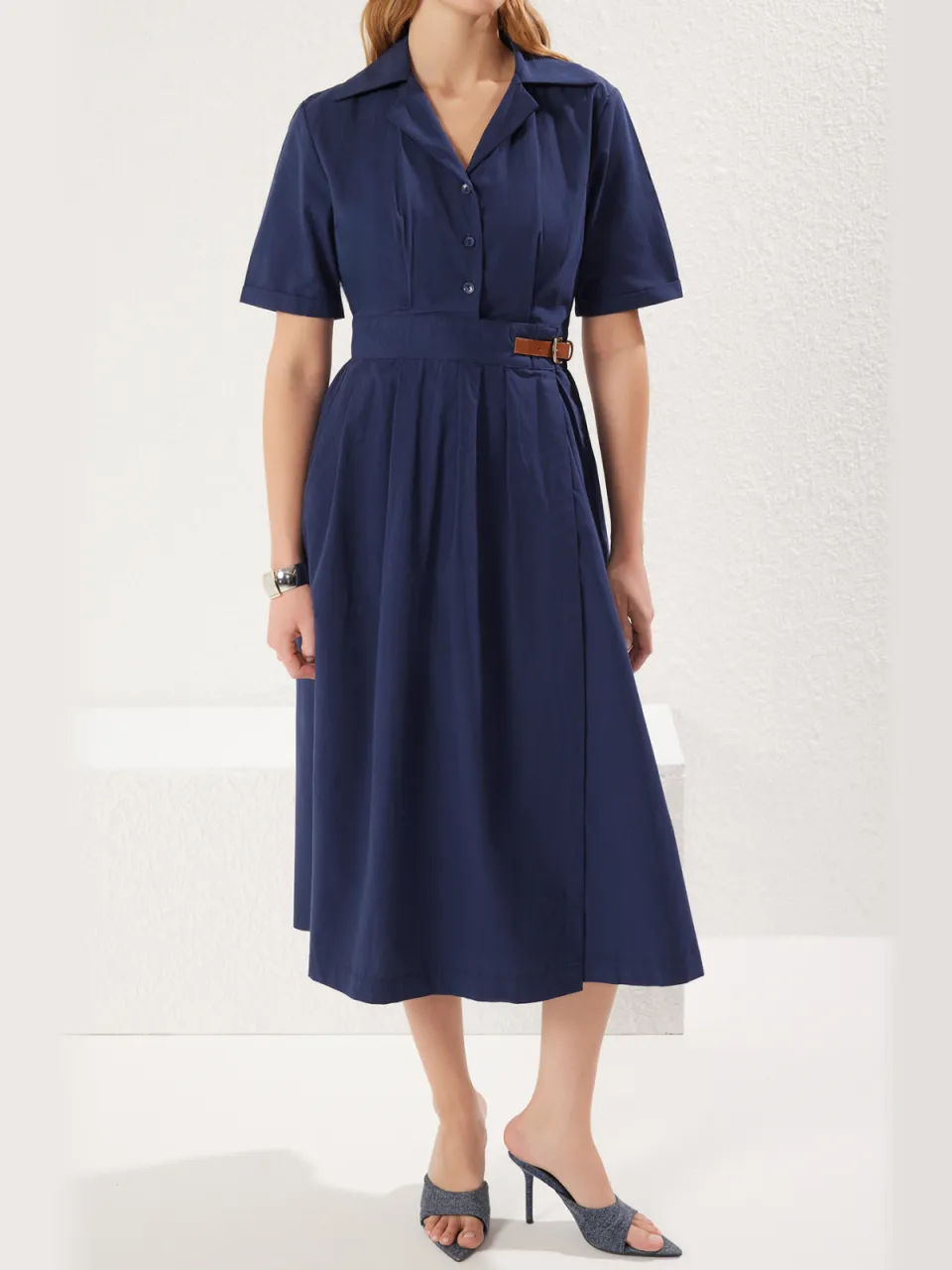 Trendyol TRENDYOLMİLLA Dames Donkerblauw Effen Midi Kort Casual Skater Jurken marineblauw/blauw, foto 2