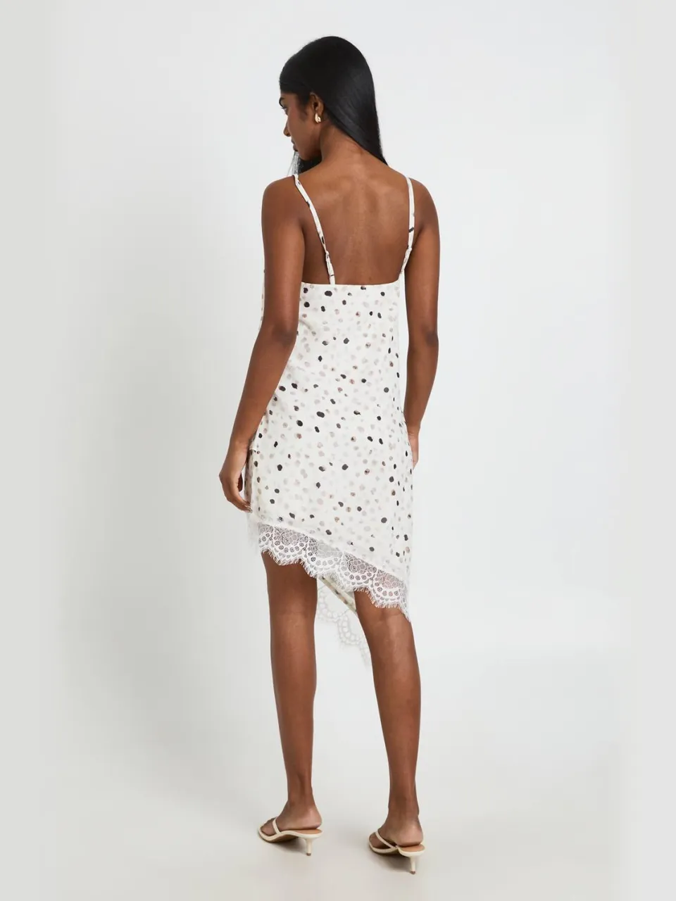 boohoo Dames Asymmetrische Cami-jurk Met Stippenprint En Kantafwerking ivoor, foto 2