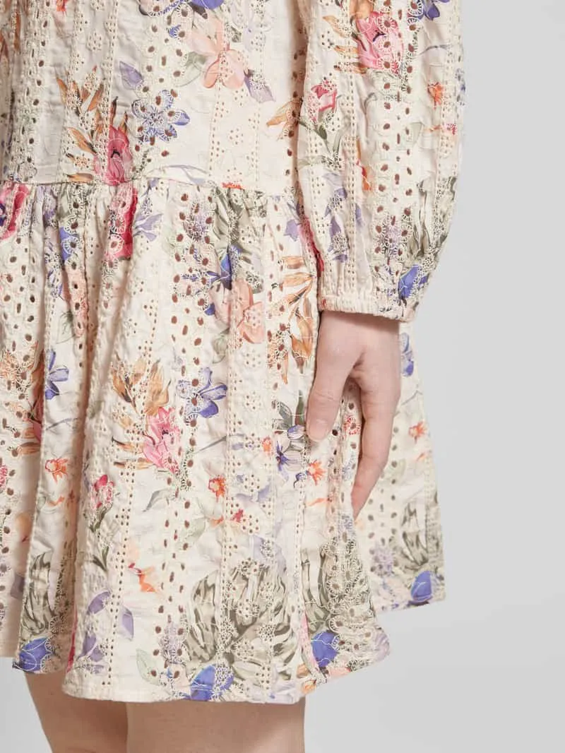 A-view Mini-jurk met broderie anglaise, model 'Grete' zand, foto 5