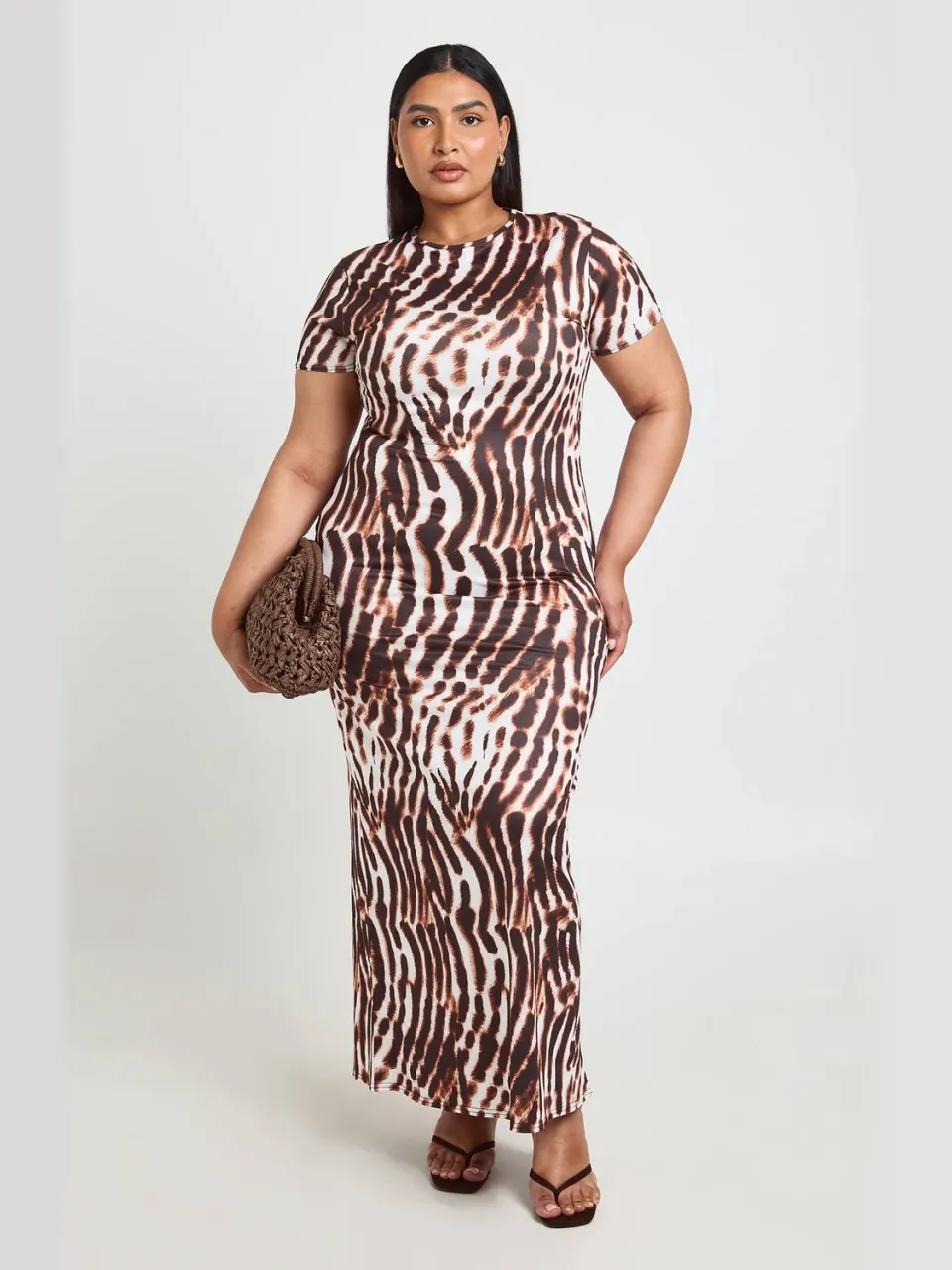 boohoo Dames Plus Abstract Korte Mouw Maxi Jurk bruin, foto 3