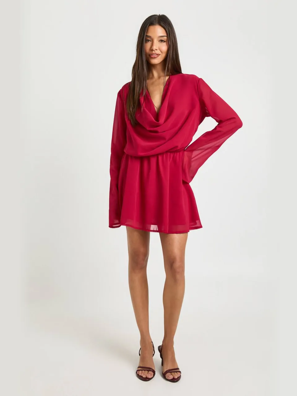 boohoo Dames Chiffon Diepe Cowl Mini Jurk framboos, foto 3