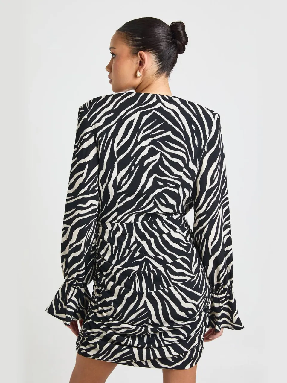 boohoo Dames Zebra Print Chiffon Cowl Neck Shirt Jurk zwart wit, foto 2