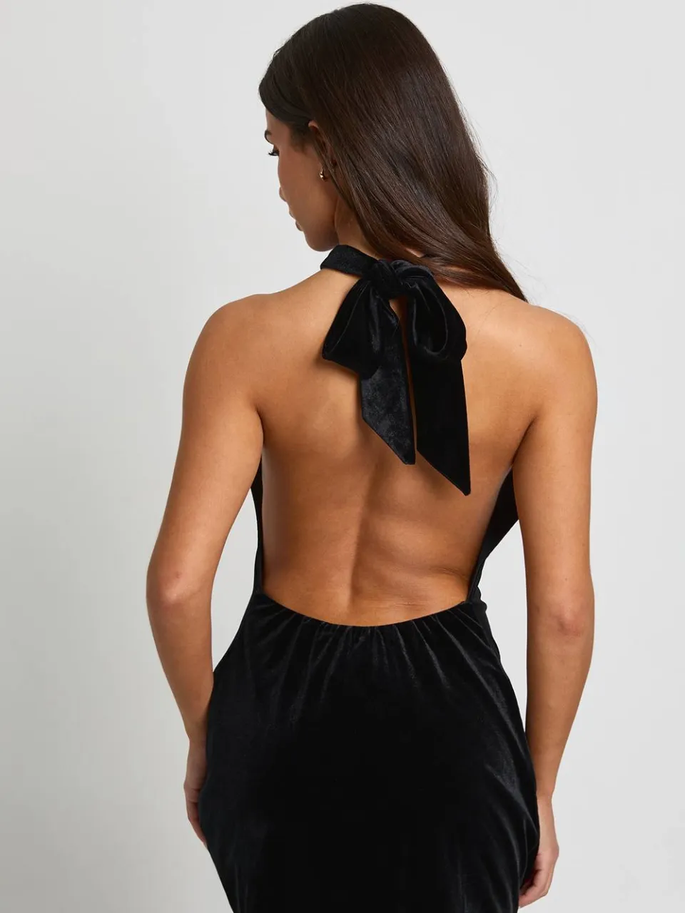 boohoo Dames Kleine fluwelen hoge hals minijurk zwart, foto 2
