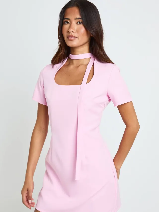 boohoo Dames Mini-jurk Met Korte Mouwen En Sjaalachtig Detail baby roze, foto 3