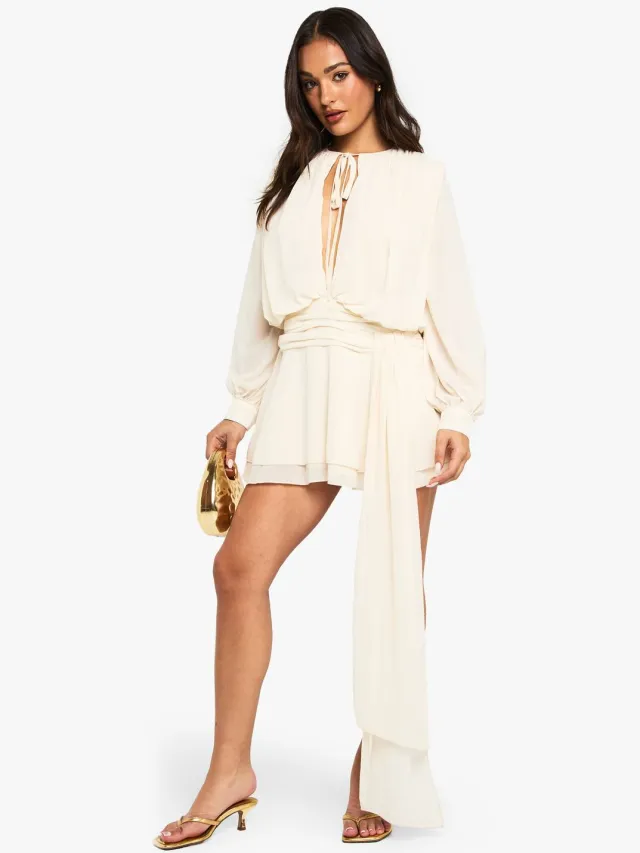 boohoo Dames Petite Chiffon Geraffelde Drapeer-Smock Jurk Crème