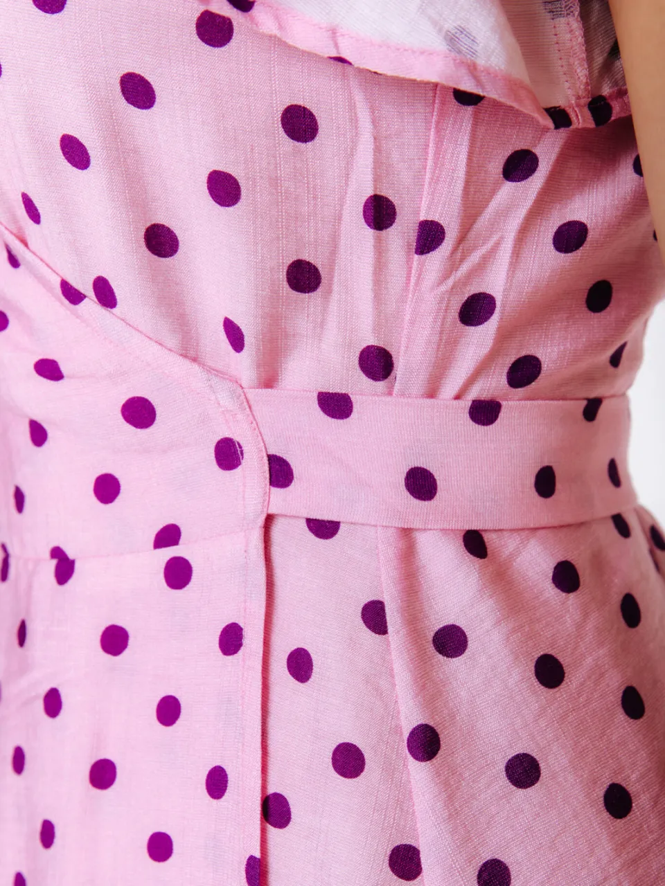 Colourful Rebel viscose korte wikkeljurk met stippen - lichtroze, foto 3