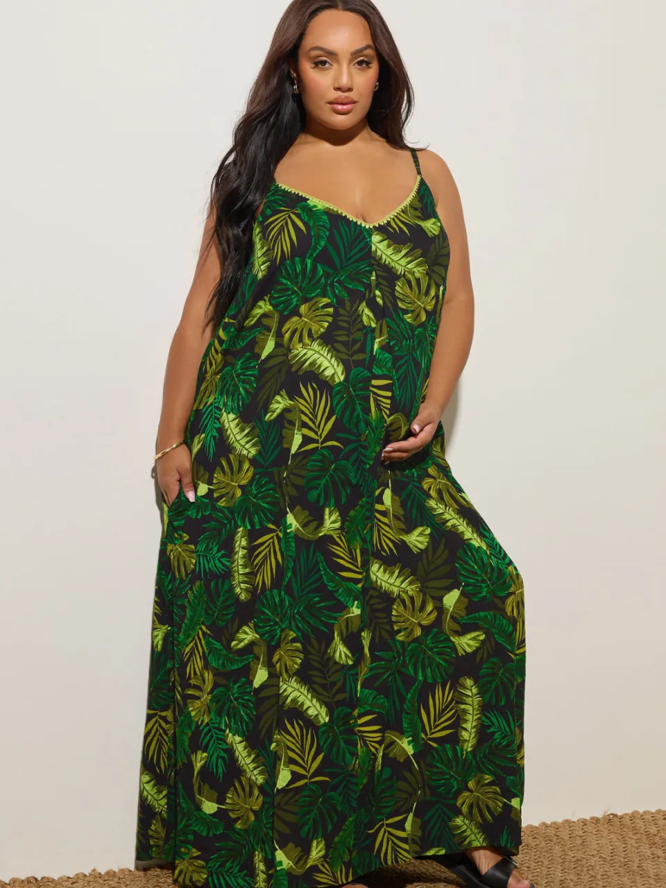 Bump It Up Maternity Maxi Jurk Met Tropische Palmprint In Zwart/Groen Black