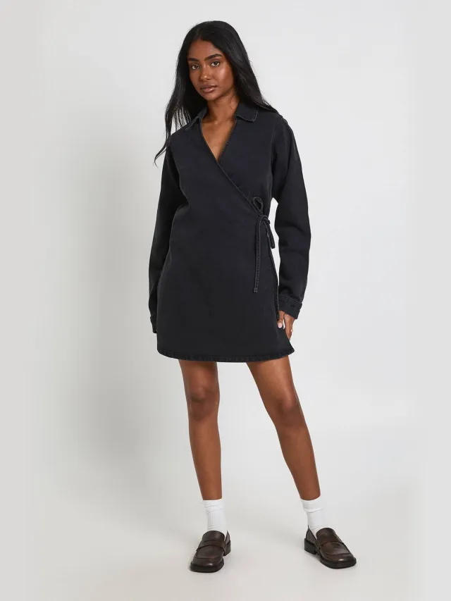 boohoo Dames Denim Wikkel Jurk Washed Black