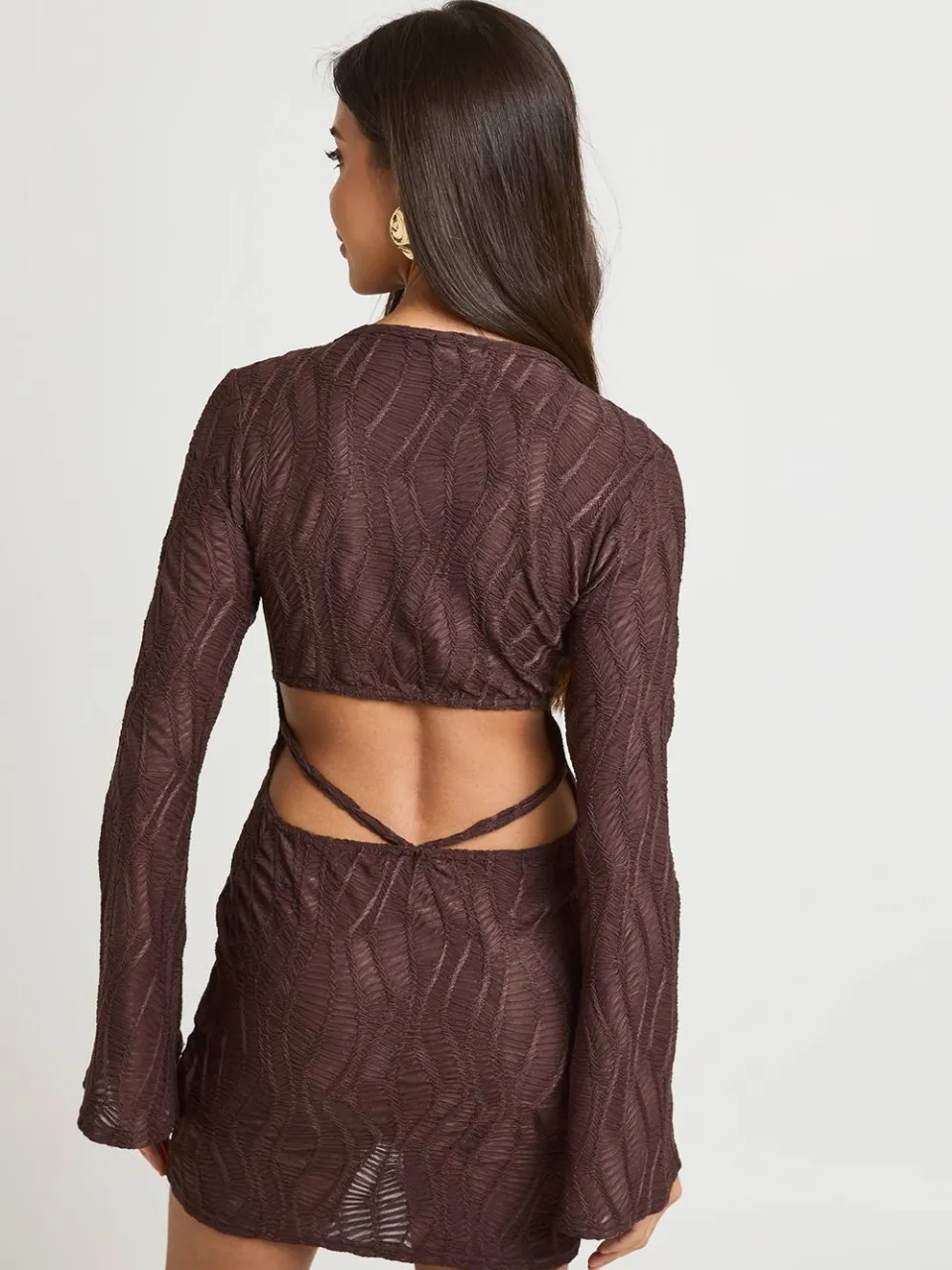 boohoo Dames Gestructureerde Mini-jurk Met Uitlopende Mouwen En Open Rug chocoladebruin, foto 3