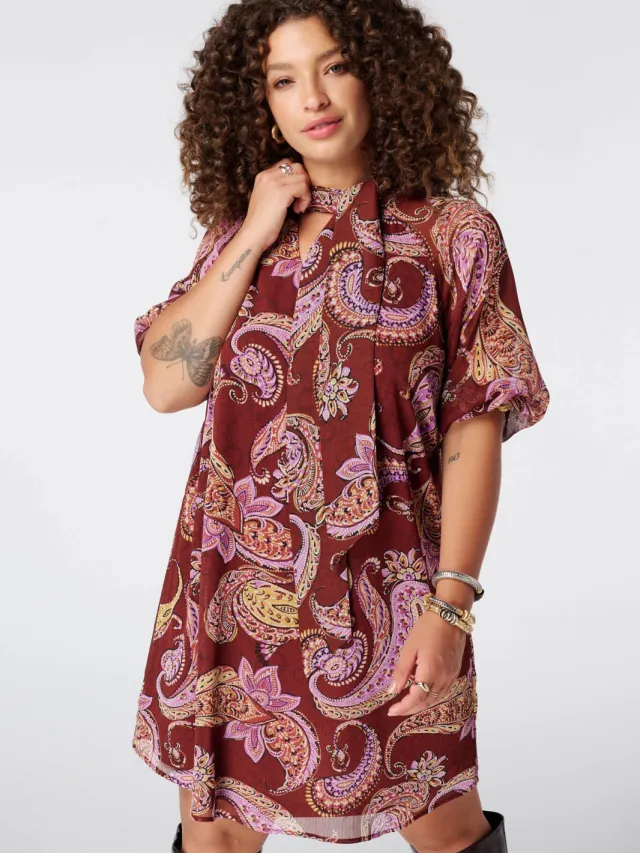 MS Mode Plus Size korte bohemian jurk met ceintuur en paisley - donkerrood/roze