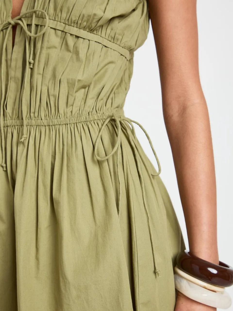boohoo Dames Katoenen Popeline Mini-jurk Met Gerimpelde Voorkant En Strikdetail licht kaki, foto 4
