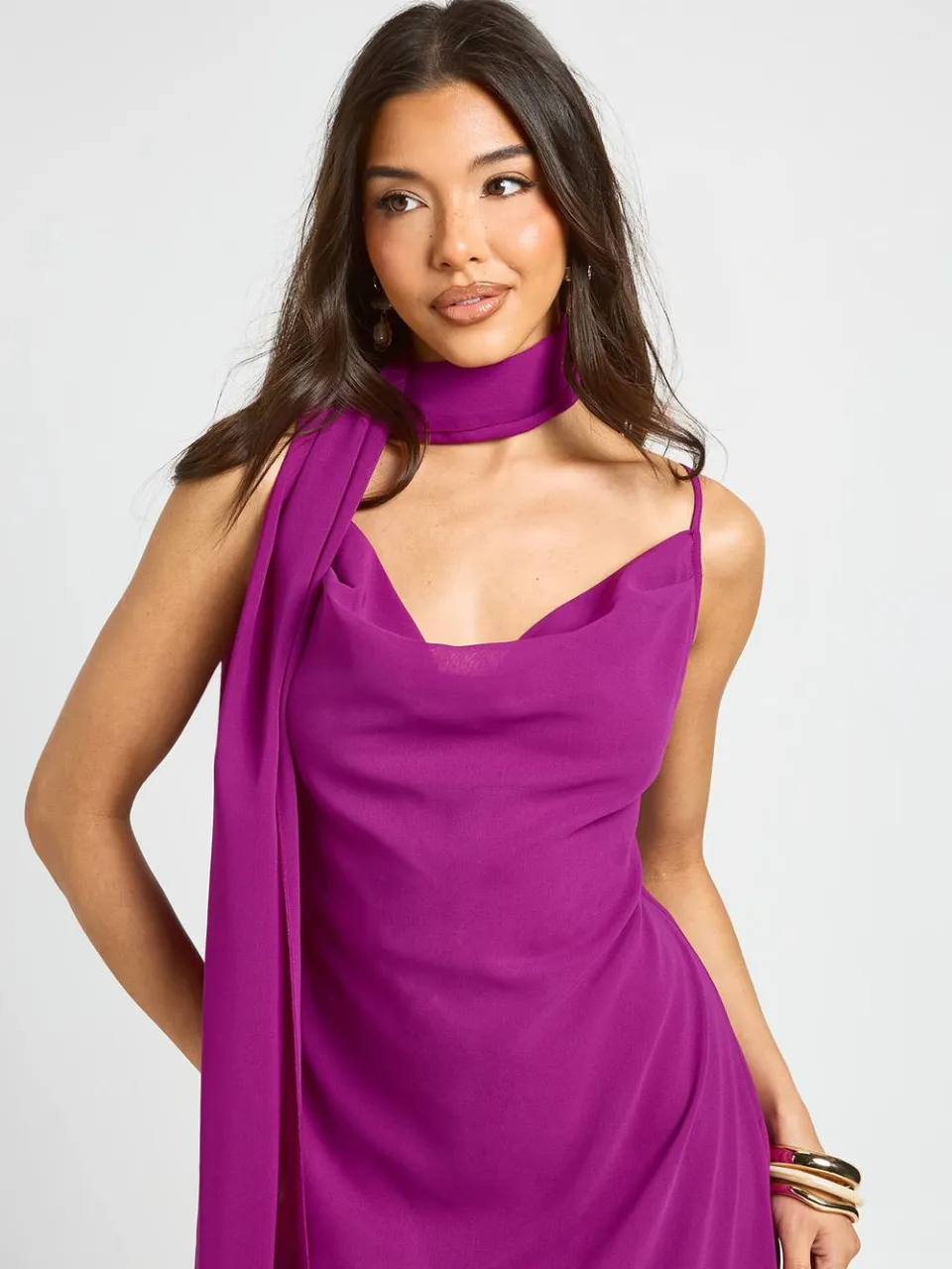 boohoo Dames Chiffon Maxi Jurk Met Watervalhals En Sjaal paars, foto 2