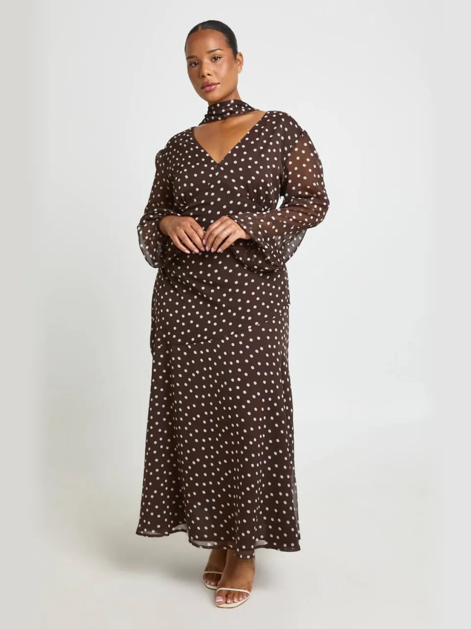 boohoo Dames Plus Polkadot Sjaal Maxi Jurk Met Rechte Snit chocoladebruin, foto 3
