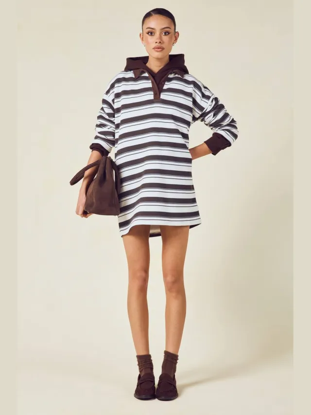 boohoo Dames Gestreepte Oversized T-shirtjurk Met Kraag Chocoladebruin