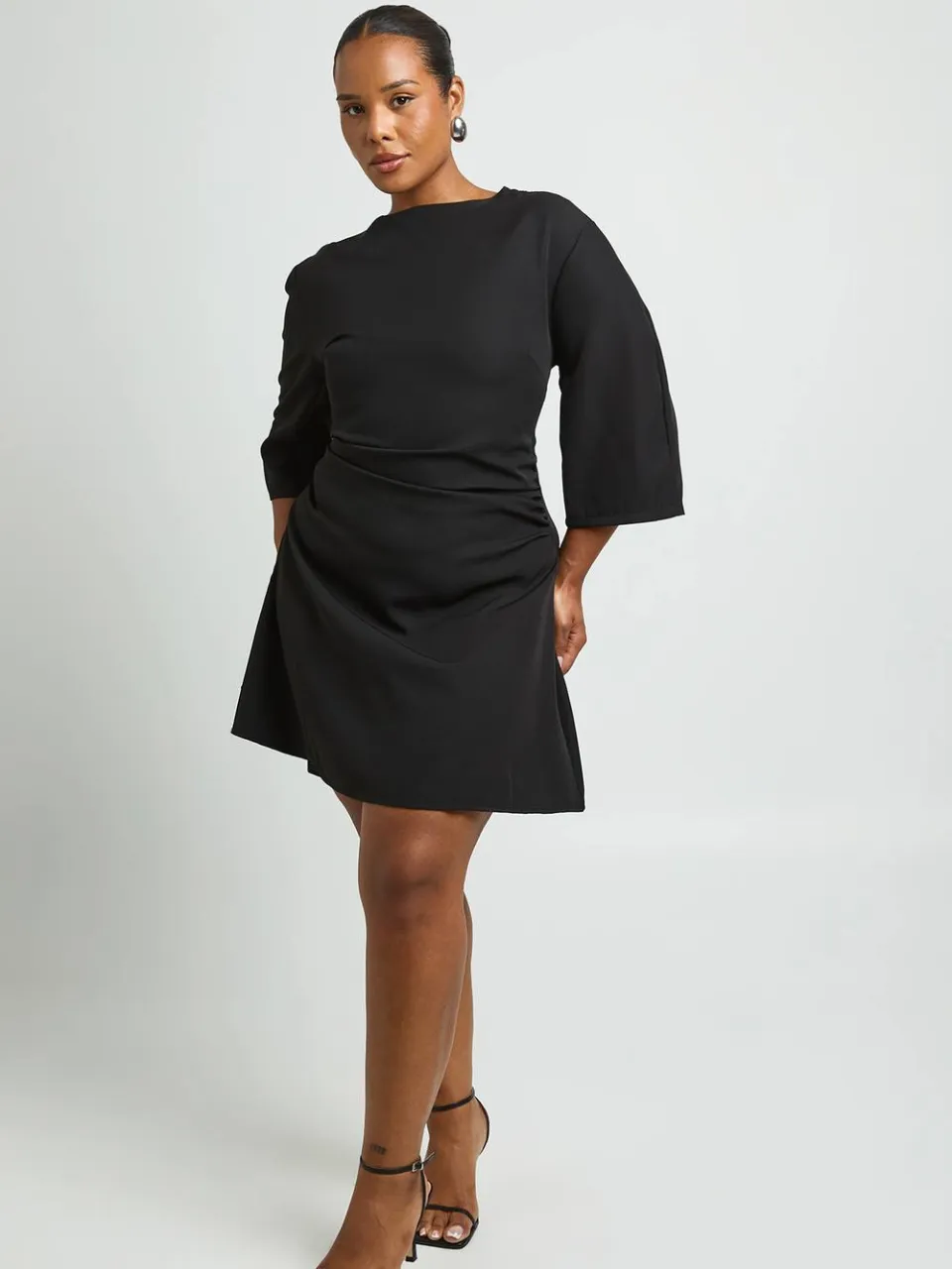 boohoo Dames Plus 3/4 Ballonmouwen Mini Jurk Met Getailleerde Taille Zwart