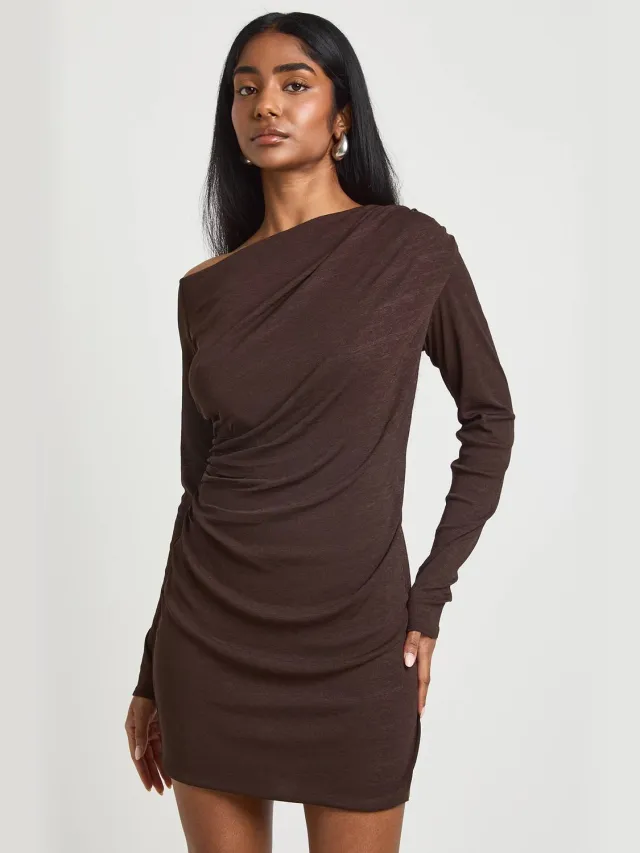 boohoo Dames Mesh Asymmetrische Drapering Asymmetrische Zoom Midaxi Jurk Chocoladebruin