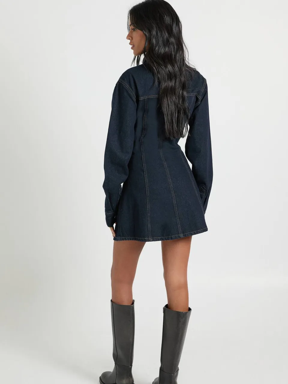 boohoo Dames Extra lange denimjurk met lange mouwen en getailleerde taille, foto 2