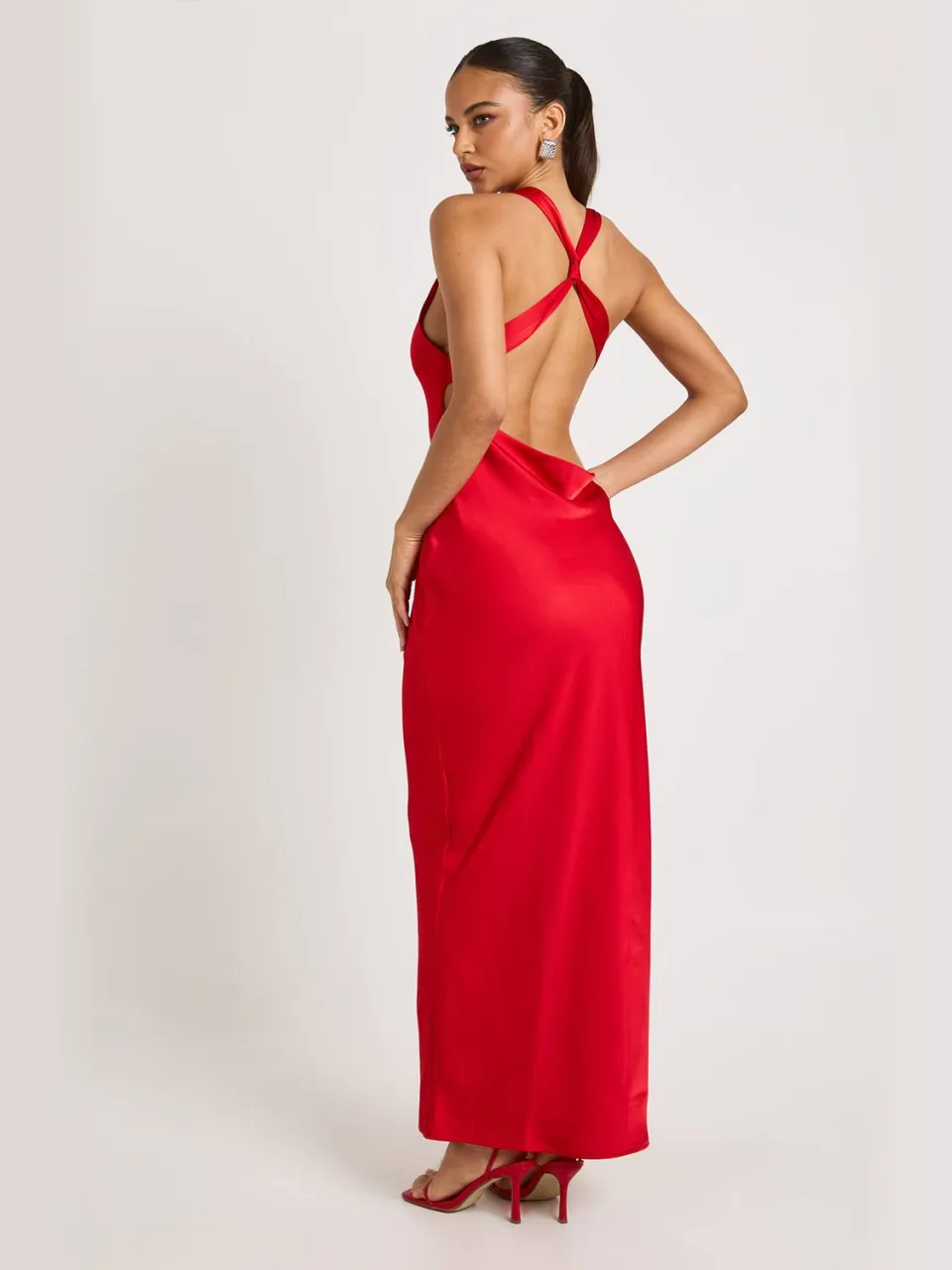 boohoo Dames Gedrapeerde rug satijnen maxi-jurk rood, foto 2