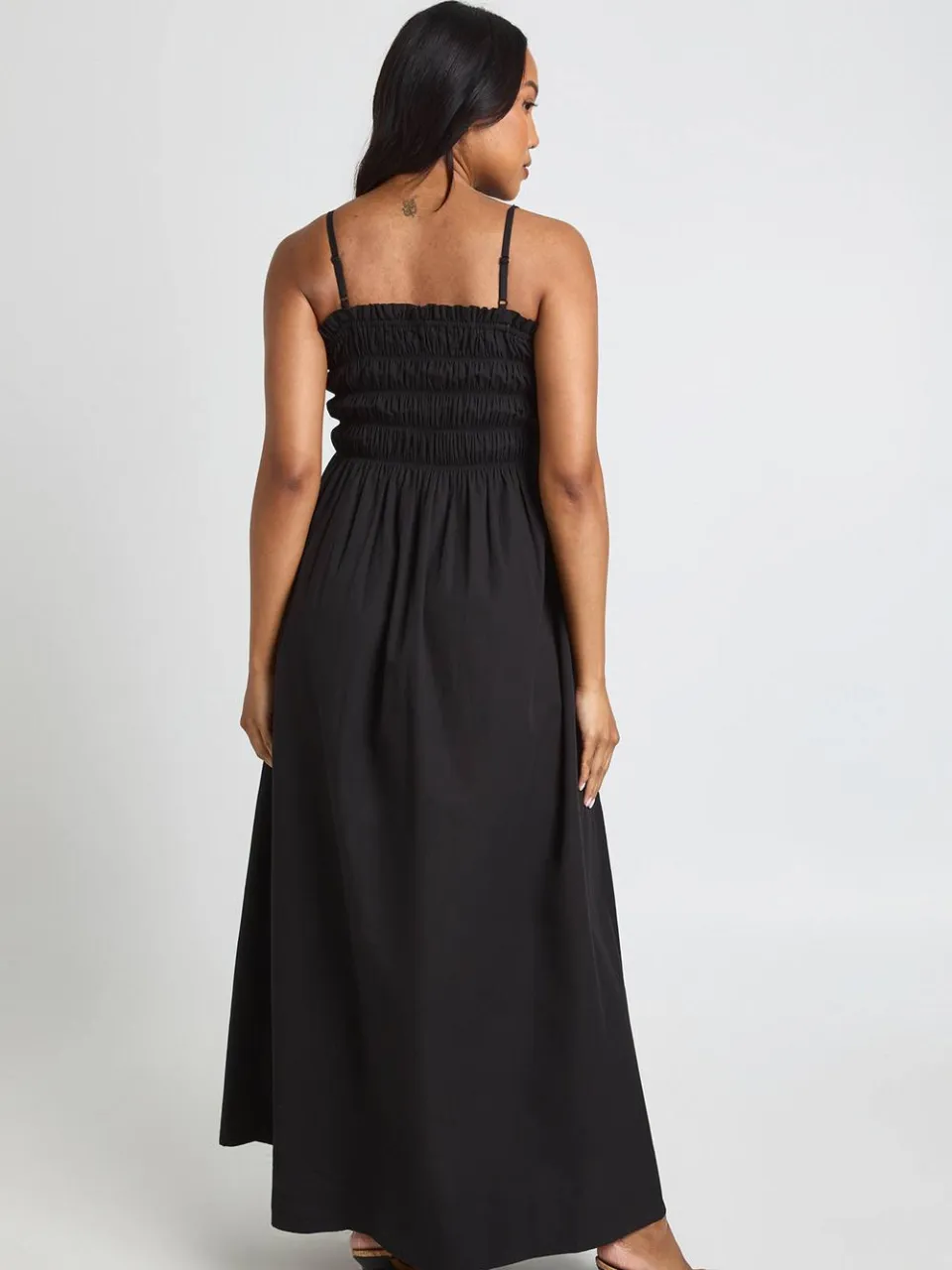 boohoo Dames Zwangerschaps Katoenen Poplin Gesmockte Bandjes Maxi Jurk zwart, foto 2