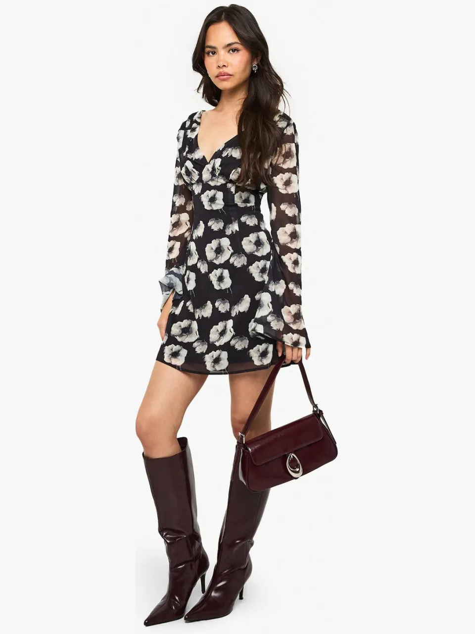 boohoo Dames Bloemen Chiffon Diep Uitgesneden Mini Jurk zwart, foto 2