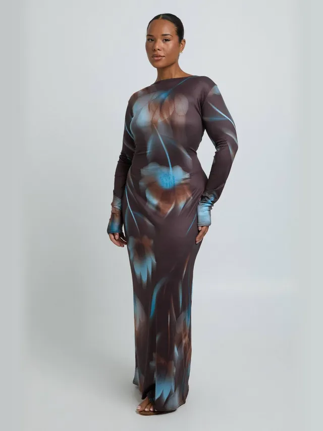 boohoo Dames Plus Maxi Jurk Met Lange Mouwen En Tonale Bloemenprint Chocoladebruin