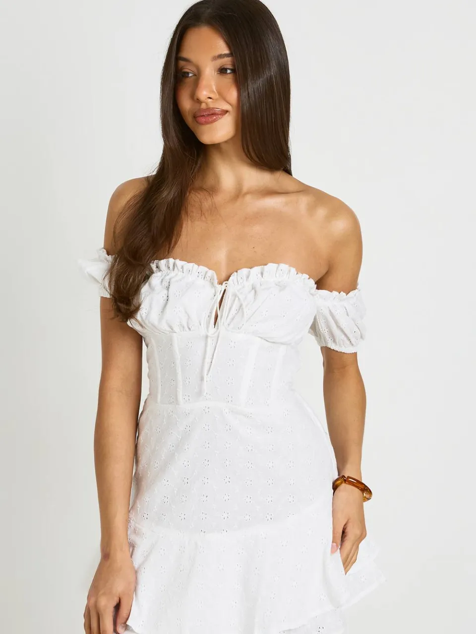 boohoo Dames Broderie Bardot Jurk Met Ruches Zoom Mini ivoor, foto 3