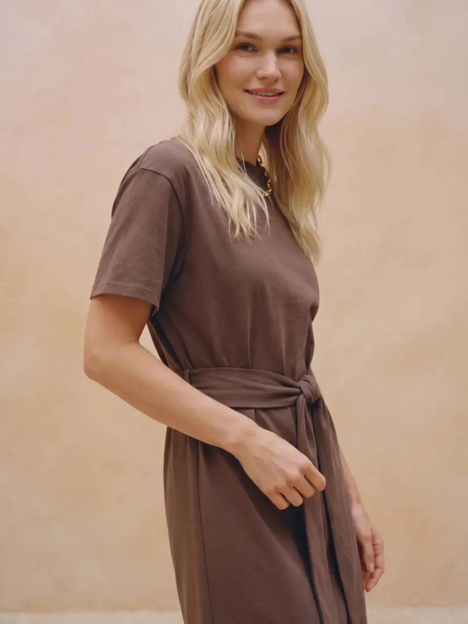 Vero Moda T-shirtjurk met ceintuur - bruin, foto 4