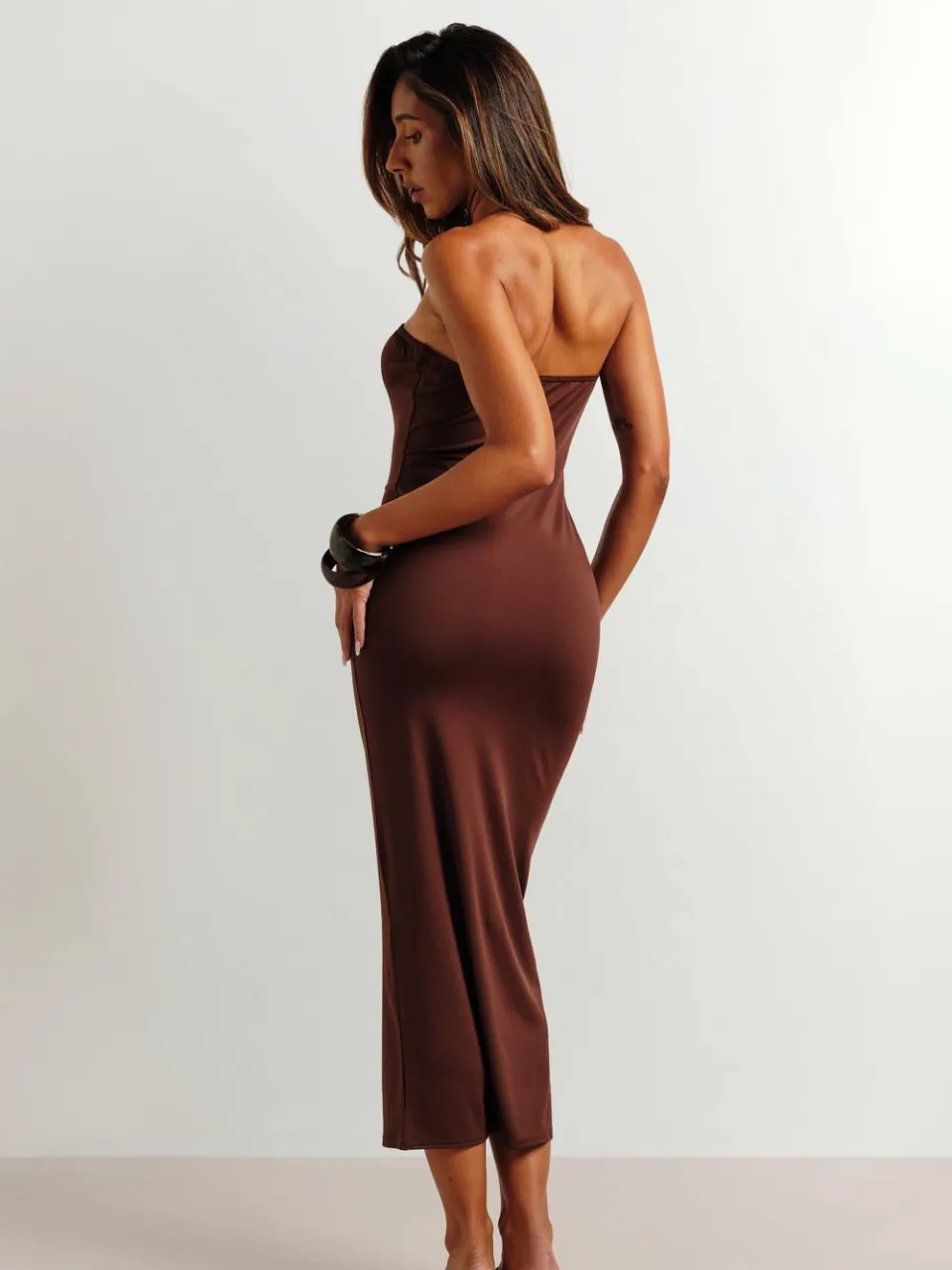 boohoo Dames Super Zachte Bandeau Midi Jurk chocoladebruin, foto 2