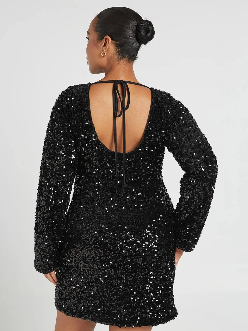 boohoo Dames Plus Fluwelen Pailletten Jurk Met Strikdetail Op De Rug zwart, foto 3