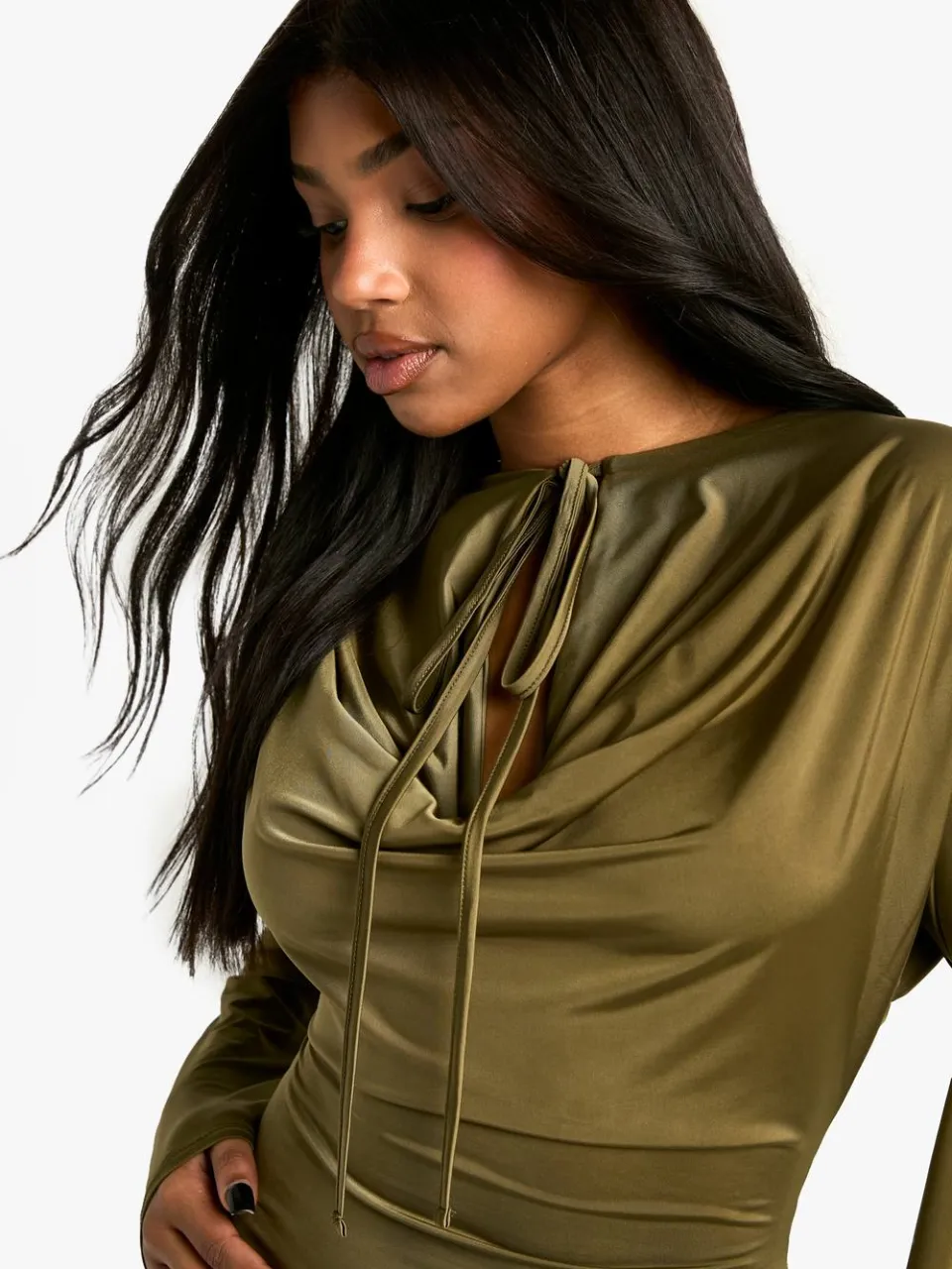 boohoo Dames Cowl Strap Detail Long Sleeve Mini Dress groente, foto 3