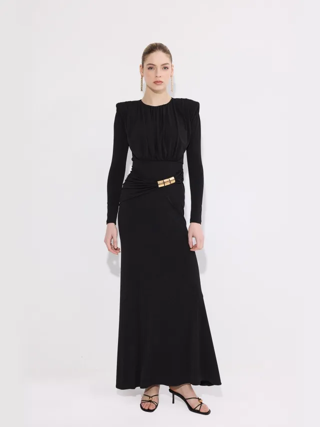 TOUCHÉ PRIVÉ Maxi jurk met gouden accessoires - Zwart - Dames