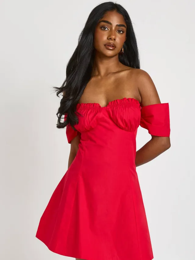 boohoo Dames Mini-jurk Met Bardothals En Gerimpelde Buste Rood
