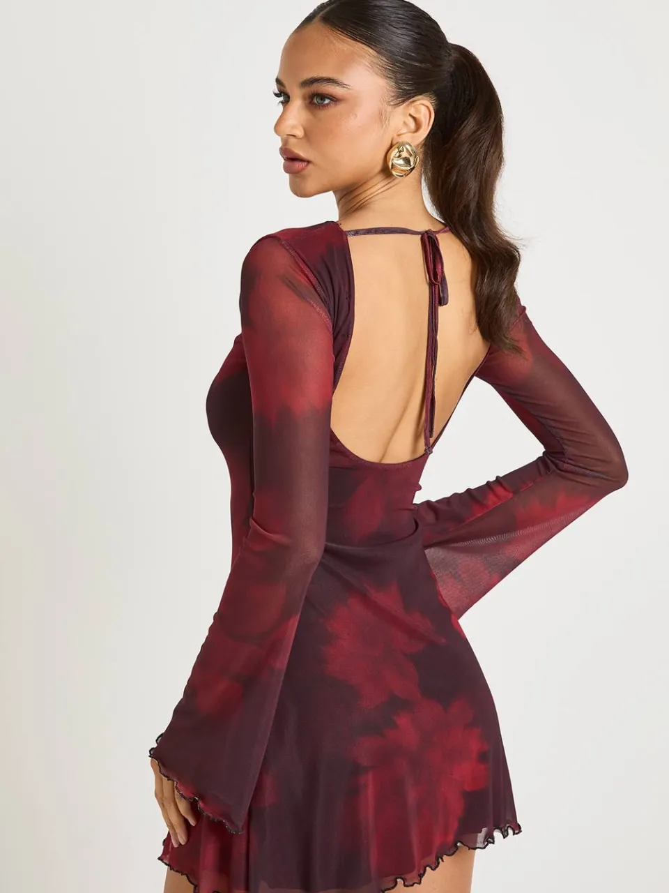 boohoo Dames Vervaagde bloemdruk meshjurk met uitlopende mouwen rood, foto 3