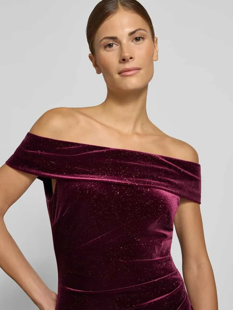 Christian Berg Cocktail Maxi-jurk van fluweel in off-shoulder-look aubergine, foto 3