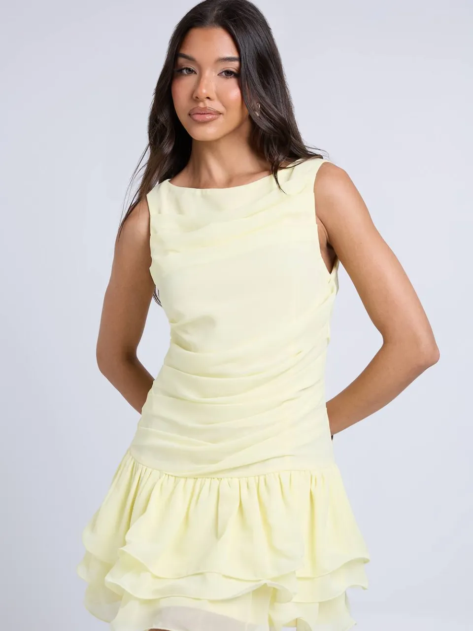 boohoo Dames Chiffon Geplooid Drop-hem Mini Jurk citroen, foto 4