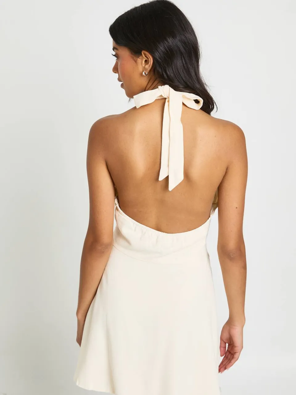 boohoo Dames Linnen-look Mini Jurk Met Gerimpelde Buste En Halternek crème, foto 2