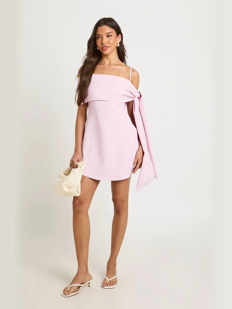 boohoo Dames Getailleerde Jurk Met Bandjes En Overslag Strik Pastelroze