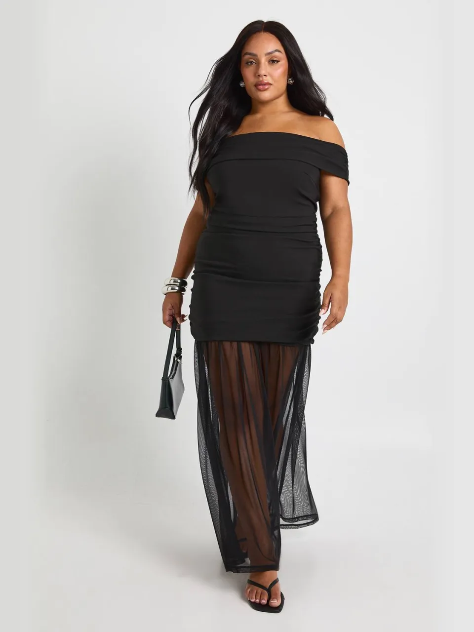 boohoo Dames Plus Bardot Gerafelde Maxi-jurk zwart, foto 3