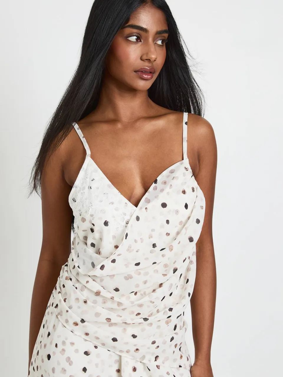boohoo Dames Asymmetrische Cami-jurk Met Stippenprint En Kantafwerking ivoor, foto 4