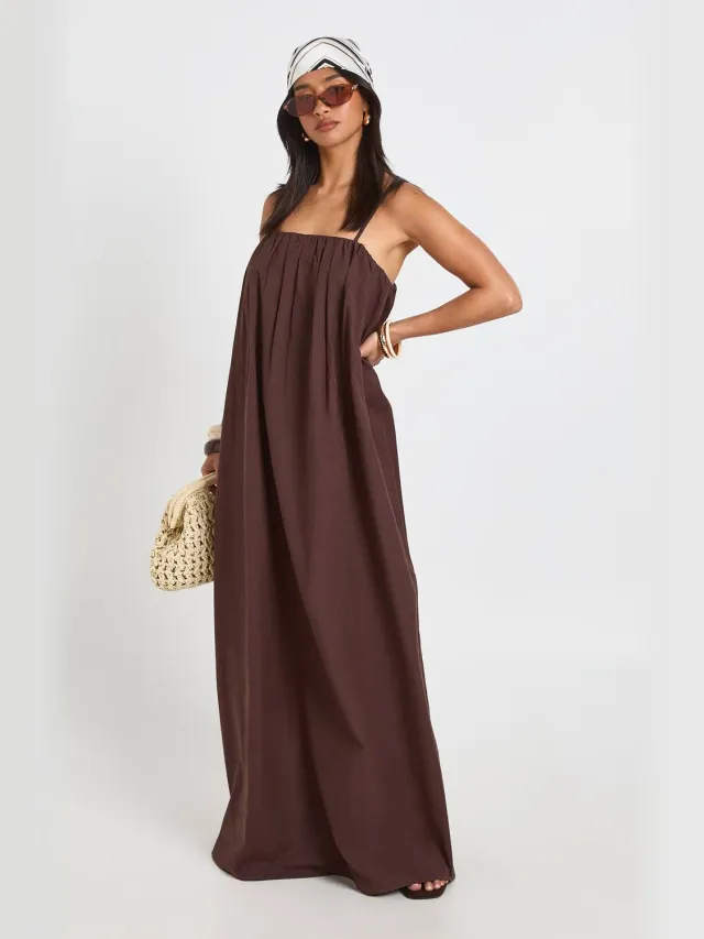 boohoo Dames Petite Linnen Maxi Jurk Met Volledige Zakdetails Chocoladebruin