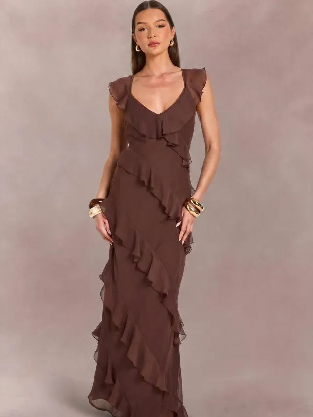 boohoo Dames Toonkleurige Chiffon Maxi Jurk Met Ruche Detail En Open Rug Chocoladebruin