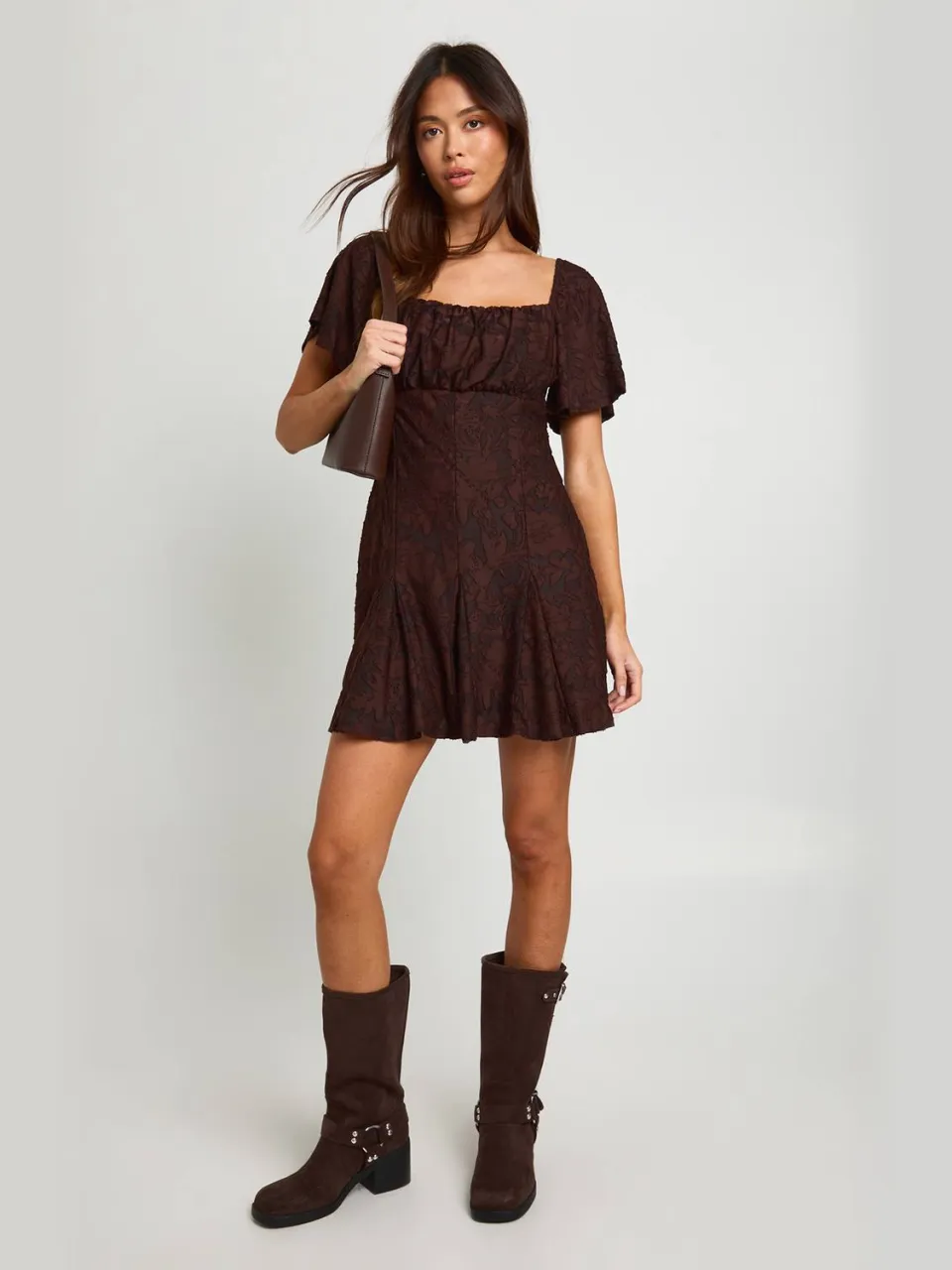 boohoo Dames Burnout Bloemenprint Godet Zoom Mini Jurk chocoladebruin, foto 2